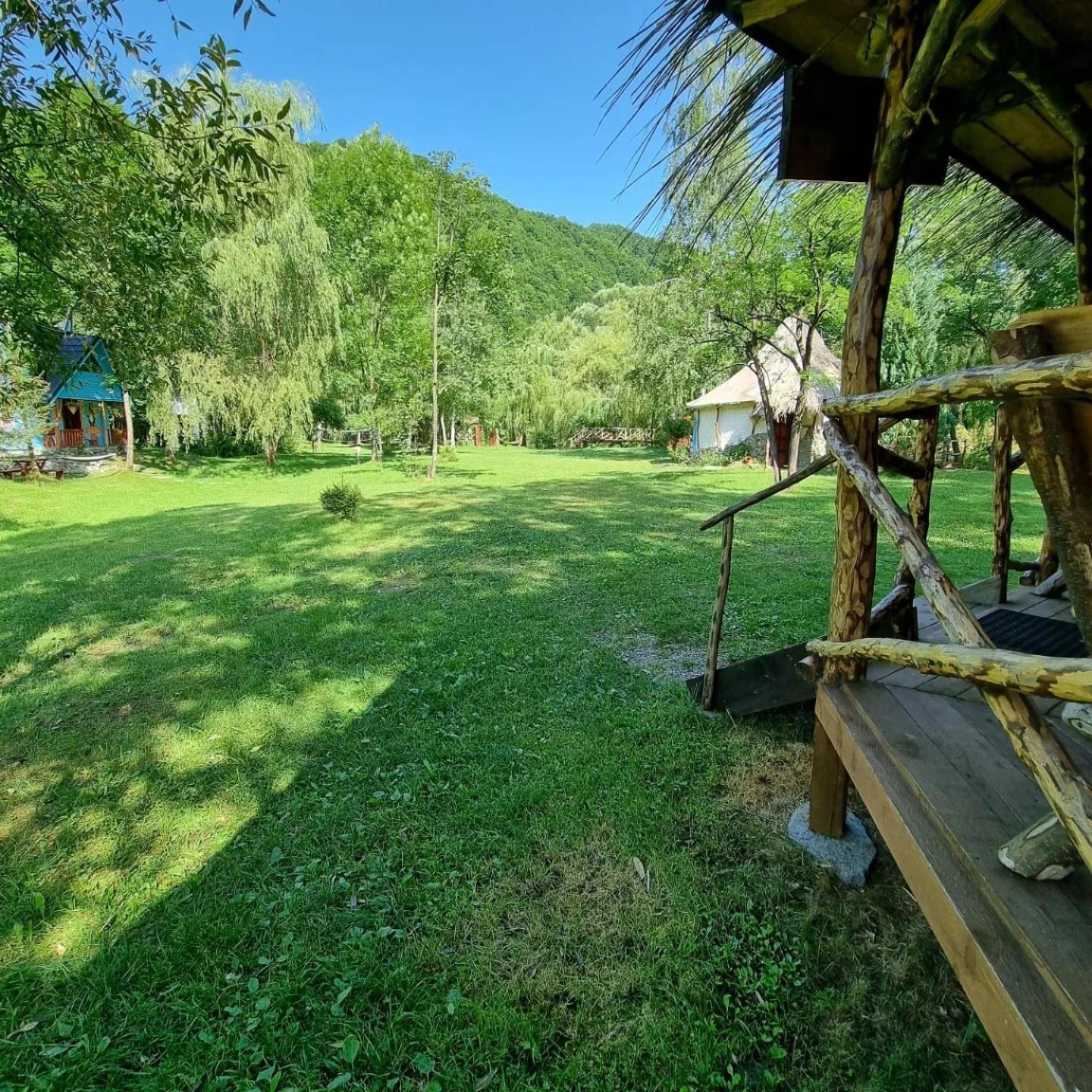 Viewtopia The Secret Land Valea Draganului Exterior photo
